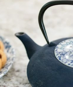 Bredemeijer Teapot Yantai Cast Iron 1 2 L With Porcelain Lid In Blue 13 Bredemeijer Teapot Yantai Cast Iron 1 2 L With Porcelain Lid In Blue
